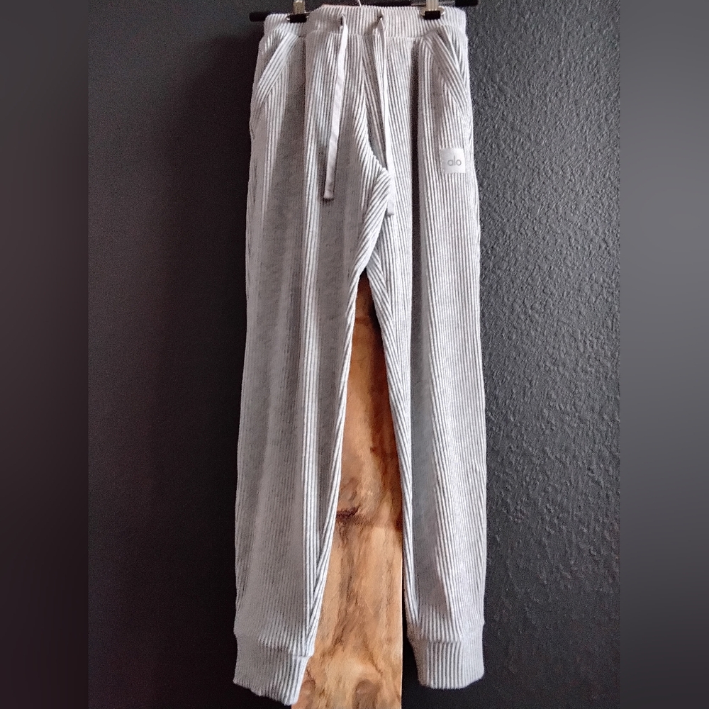 Alo Yoga Gray Ribbed Sweatpants - Picture 4 of 7
